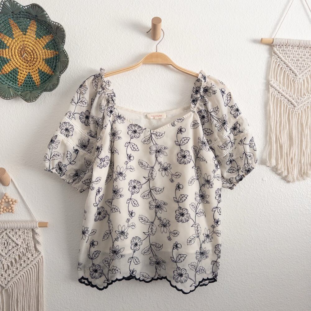 Solitaire Scalloped Trim Puff Sleeves Embroidered Floral Blouse Size Large